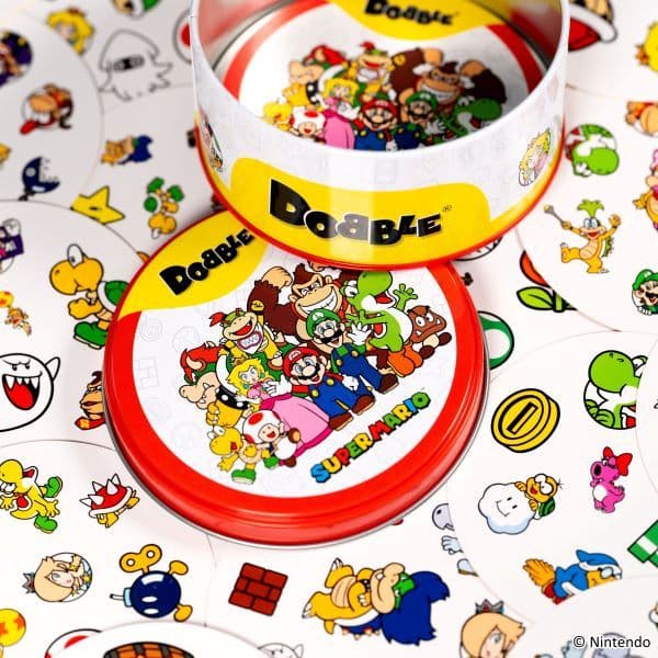 Asmodee - Dobble Super Mario, Eco-Sleeve, Divertente Gioco da Tavolo per Tutta la Famiglia, 2-8 Giocatori, 6+ Anni, Edizione in Asmodee - Dobble Super Mario, Eco-Sleeve, Divertente Gioco da Tavolo per Tutta la Famiglia, 2-8 Giocatori, 6+ Anni, Edizione in